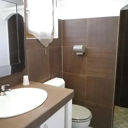 Oda ve Kahvaltı D'hotes Alize Grimaud