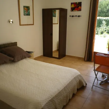 Oda ve Kahvaltı D'hotes Alize Grimaud