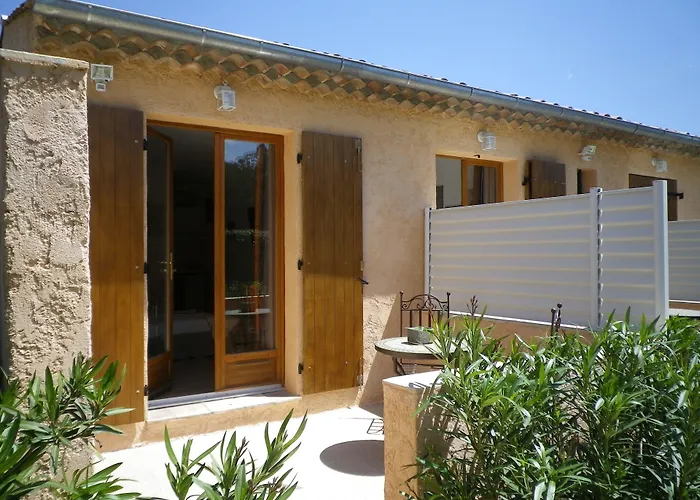 Oda ve Kahvaltı D'hotes Alize Grimaud